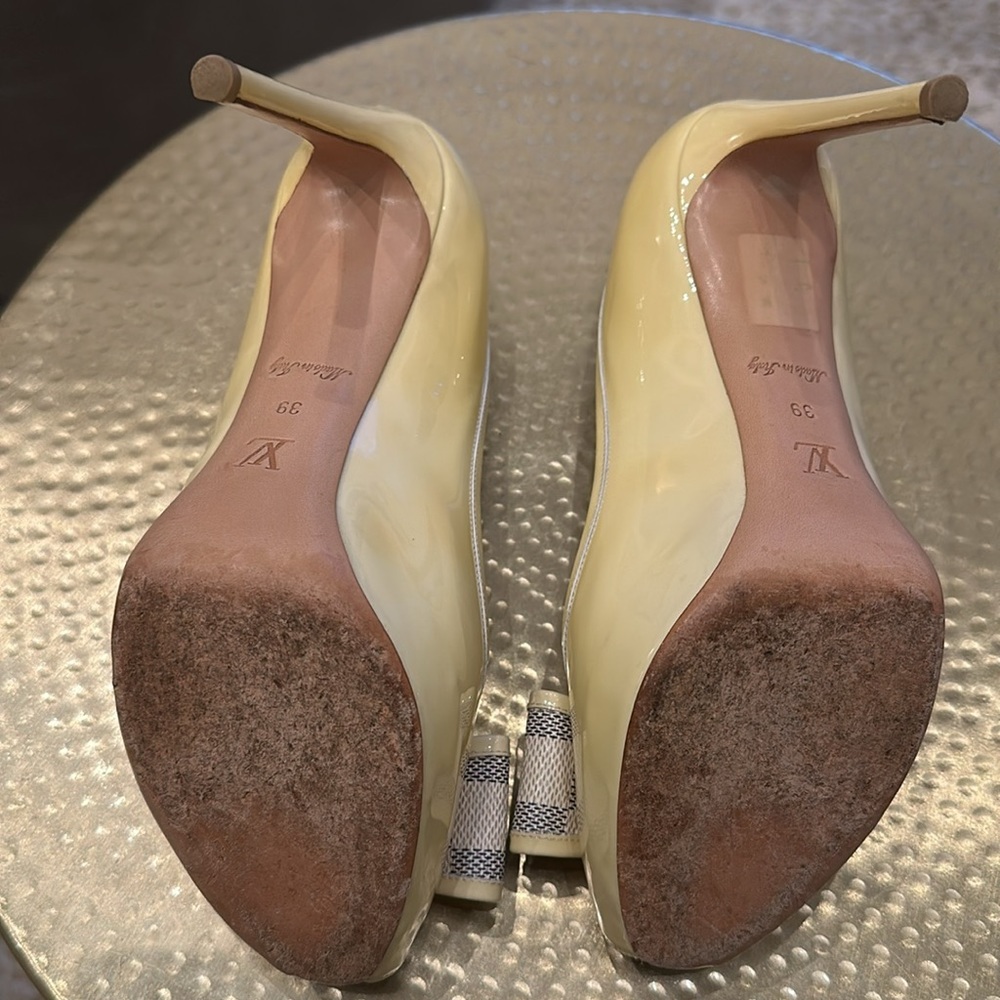 Louis Vuitton Cream Patent Leather and Damier Azur Canvas Damia Peep Toe Pumps - Picture 3 of 8